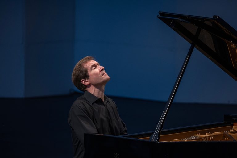 Nikolaï Lugansky Pianiste russe. Festival Roque d’Anthéron ©SDP Nikolaï Lugansky Pianiste russe. Festival Roque d'Anthéron ©SDP